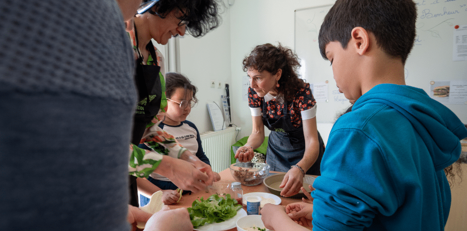 découvrez le festival de cuisine saine pour enfants, un événement ludique et éducatif où les petits chefs apprennent à cuisiner des plats nutritifs et délicieux. rejoignez-nous pour des ateliers interactifs, des démonstrations culinaires et des activités amusantes qui éveilleront le goût et la créativité de vos enfants!