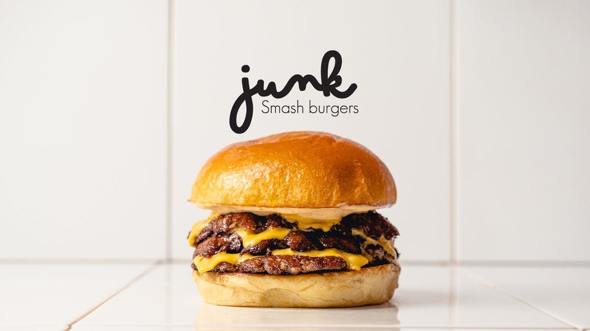 découvrez les meilleurs smash burgers à lyon, où la qualité des ingrédients rencontre un goût inoubliable. savourez nos créations artisanales dans une ambiance conviviale et décontractée. un régal pour les amateurs de burgers gourmets !