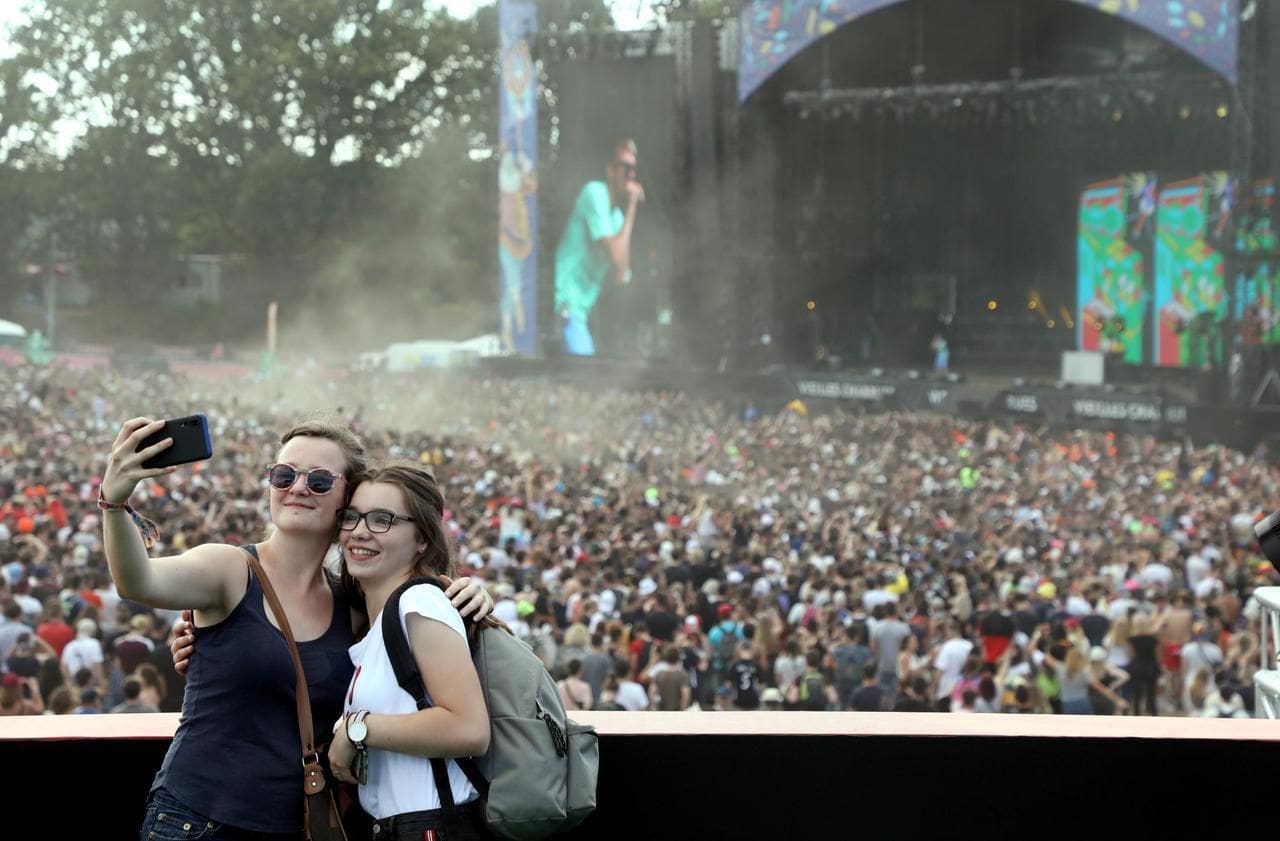 découvrez le coût de la restauration des vieilles charrues, l'un des festivals de musique les plus emblématiques de france. explorez les différentes options de restauration, les prix des stands et comment savourer des mets locaux tout en profitant de concerts mémorables.