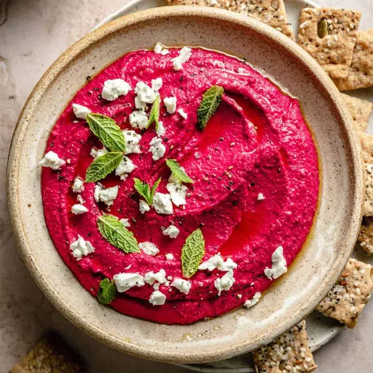 découvrez comment préparer un délicieux houmous d'été, léger et rafraîchissant. parfait pour vos apéritifs en plein air, ce plat savoureux à base de pois chiches et d'ingrédients frais saura séduire vos invités tout en apportant une touche méditerranéenne à vos repas estivaux.