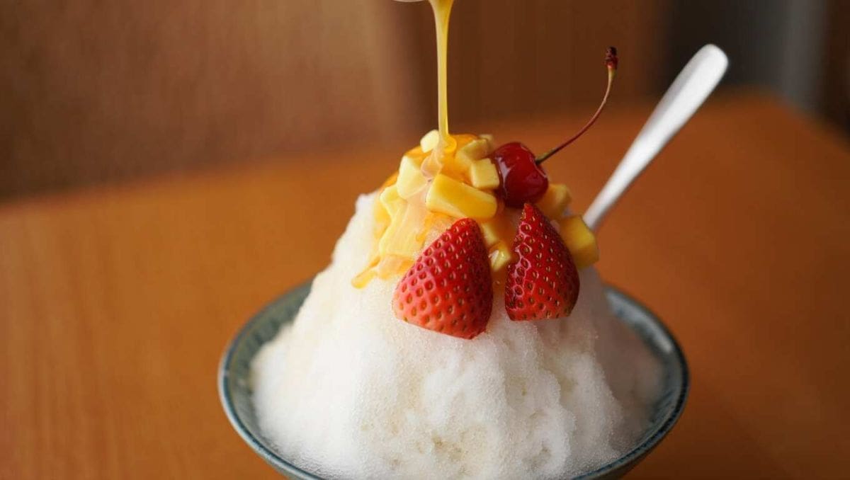 découvrez notre sélection des meilleurs kakigori, ces délices glacés japonais qui allient fraîcheur et saveurs exotiques. parfait pour se rafraîchir, apprenez où déguster les plus savoureux kakigori de votre région, accompagnés de garnitures irrésistibles et d'une touche d'originalité.