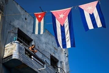 découvrez la vie des mendiants à cuba, un reflet poignant de la réalité sociale de l'île. embarquez pour un voyage authentique à travers les rues colorées de la havane et explorez les histoires touchantes de ceux qui vivent en marge de la société.