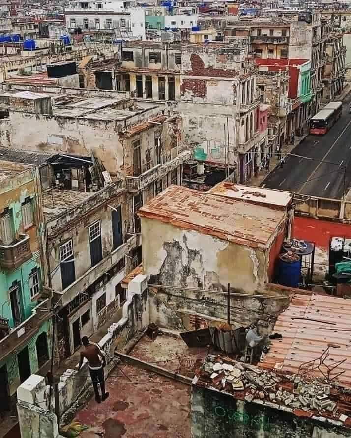 découvrez la réalité de la pauvreté à cuba, ses causes, ses conséquences et les initiatives mises en place pour y remédier. plongez au cœur des défis économiques et sociaux qui touchent l'île et explorez les témoignages de ceux qui vivent cette réalité au quotidien.