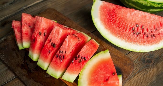 découvrez les bienfaits des pépins de pastèque comestibles ! riches en nutriments et en saveurs, ces petites graines sont idéales pour agrémenter vos plats tout en ajoutant une touche saine à votre alimentation. apprenez à les intégrer facilement dans vos recettes et profitez de leurs vertus étonnantes.