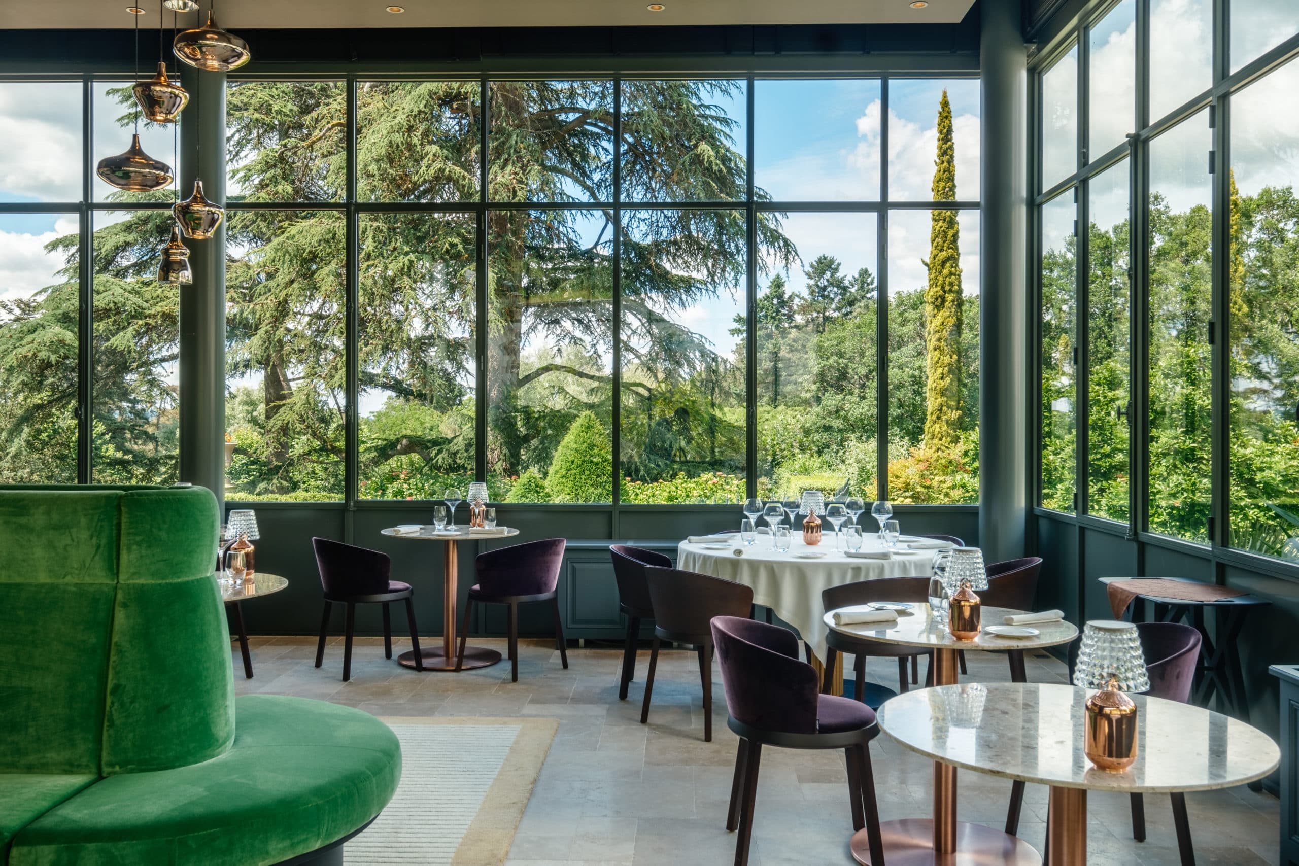 savourez un repas exceptionnel tout en profitant d'une vue imprenable sur la loire. découvrez des plats raffinés préparés avec des ingrédients locaux, le tout dans un cadre enchanteur qui ravira vos sens.