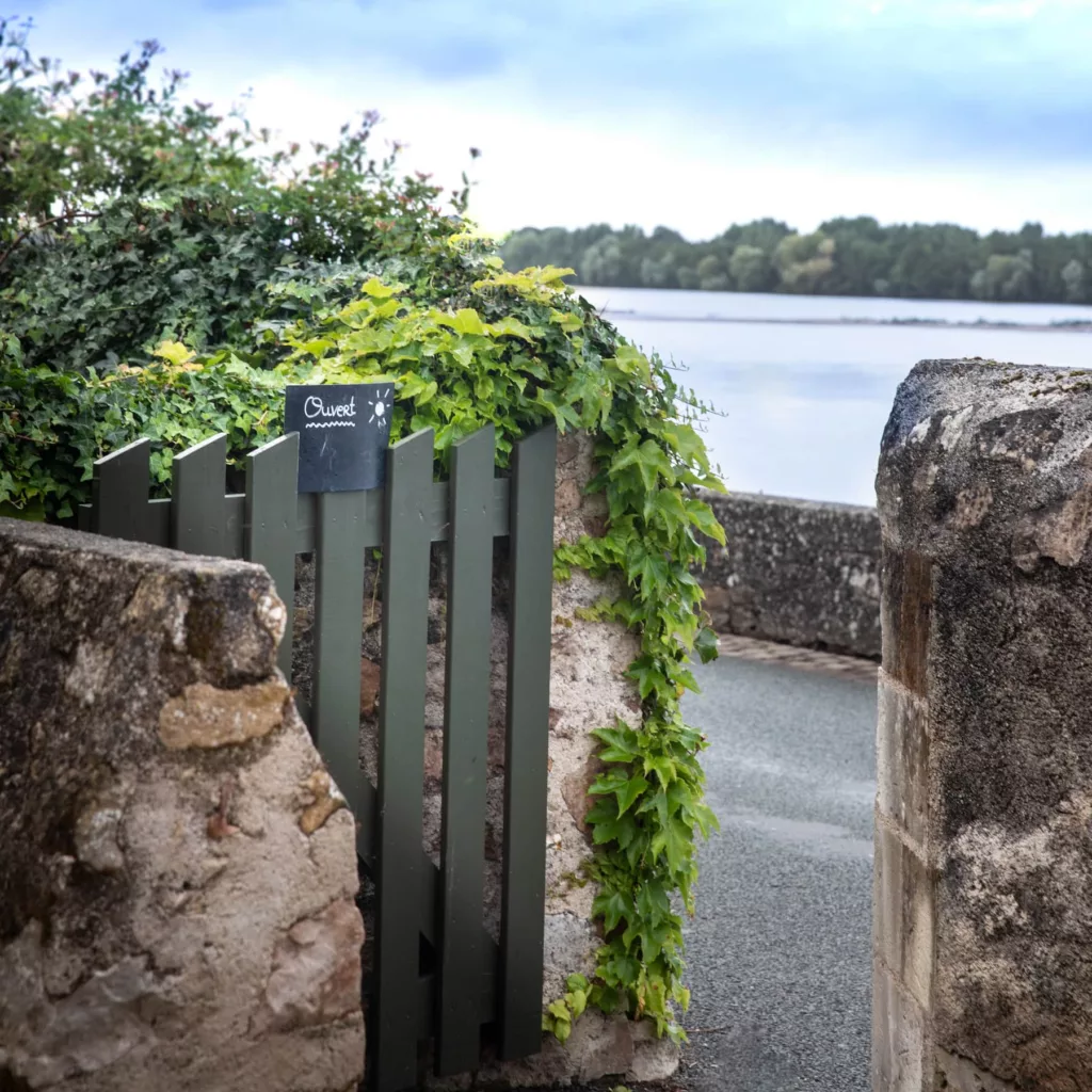 découvrez des expériences culinaires inoubliables avec des repas offrant une vue imprenable sur la loire. savourez des plats raffinés tout en admirant la beauté de ce fleuve emblématique. réservez votre table pour une escapade gourmande au cœur des paysages enchanteurs.