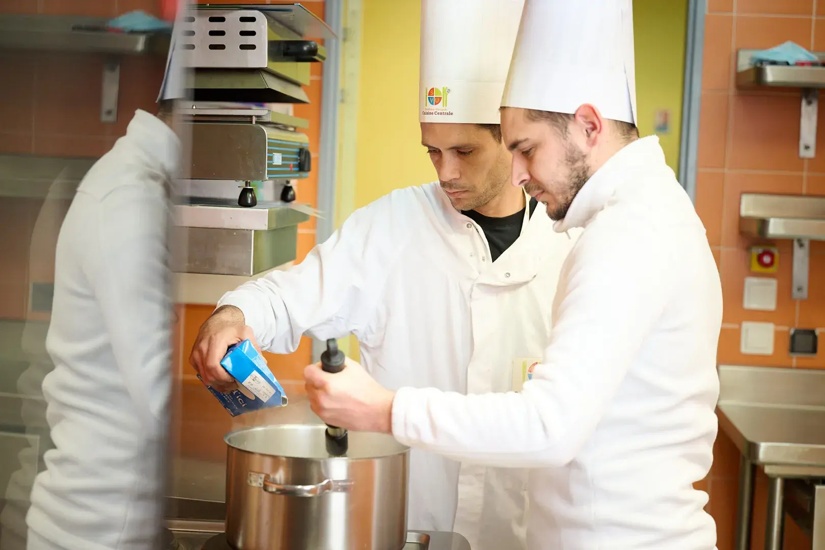 découvrez notre cuisine municipale saine, alliant qualité et nutrition pour le bien-être de tous. des plats équilibrés, préparés avec des ingrédients locaux, pour promouvoir une alimentation saine au sein de notre communauté.
