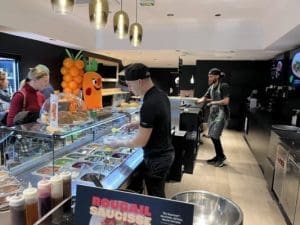 découvrez eat salad au mans : un restaurant moderne proposant des salades fraîches, personnalisables et équilibrées. profitez d’un large choix d’ingrédients pour composer votre repas sain sur place, à emporter ou en livraison.