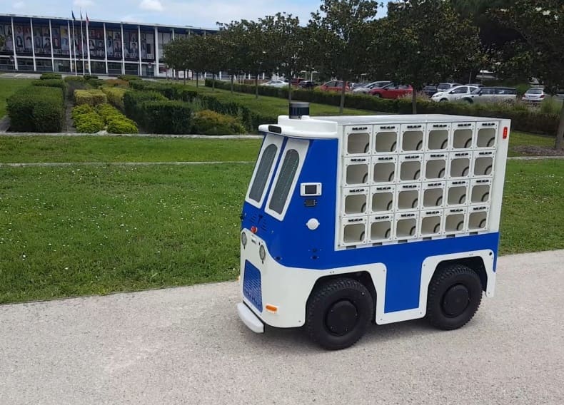 découvrez notre service de livraison rapide et sécurisée par robot sur votre campus. commandez facilement et recevez vos colis ou repas partout, à tout moment, grâce à la technologie robotisée.
