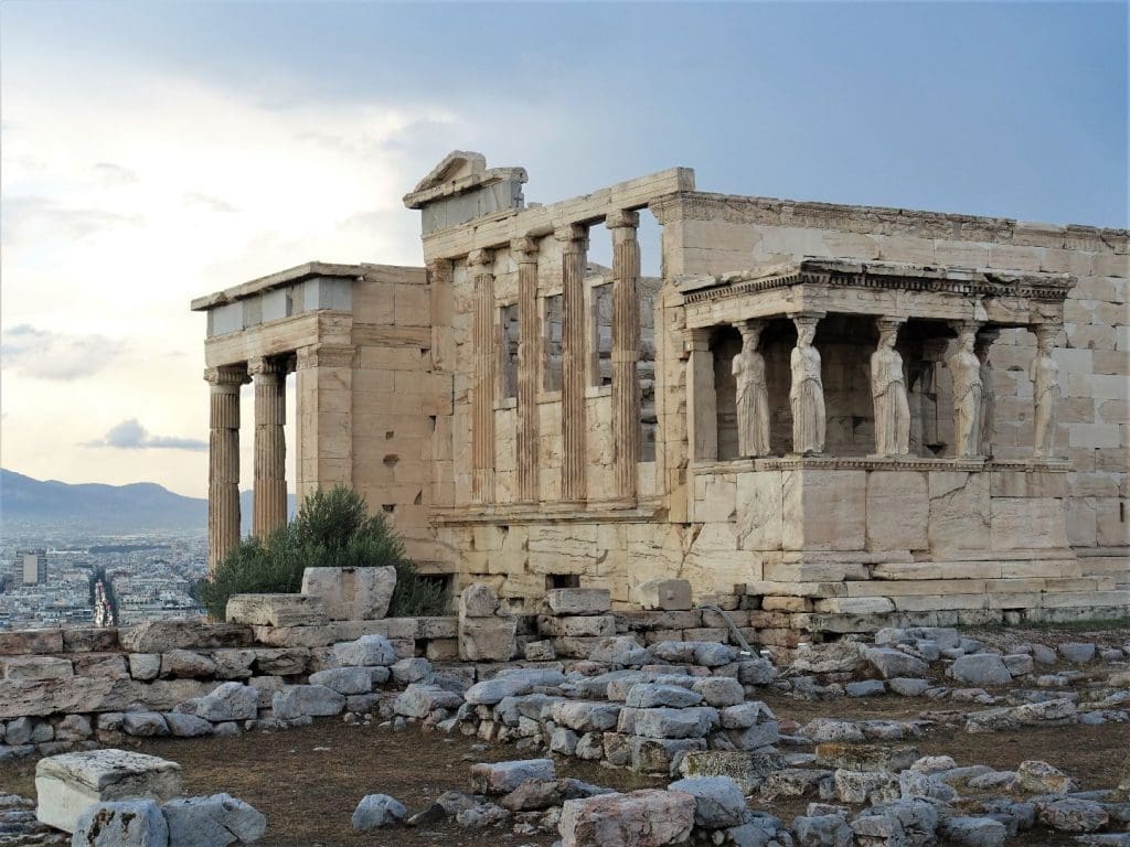 découvrez les meilleures adresses secrètes à athènes : lieux cachés, bars insolites et endroits authentiques pour explorer la capitale grecque comme un local. partez à la rencontre d’athènes hors des sentiers battus !