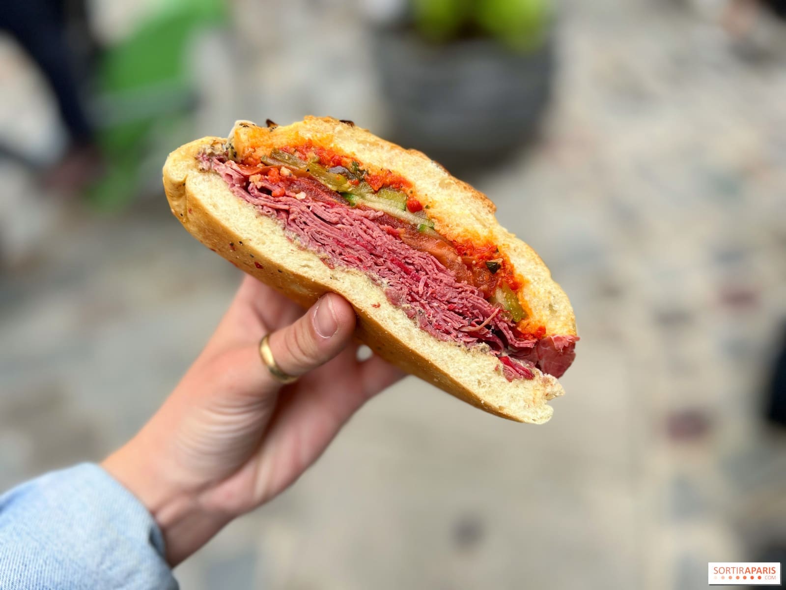 découvrez notre guide complet des meilleurs restaurants et hébergements dans le quartier du marais à paris. conseils, bonnes adresses et astuces pour un séjour réussi !