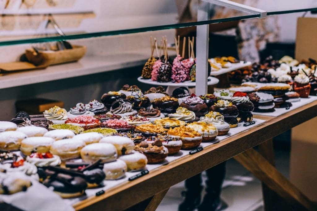 découvrez les meilleurs bagels de paris : adresses incontournables, recettes savoureuses et conseils pour déguster des bagels faits maison ou à emporter dans la capitale.