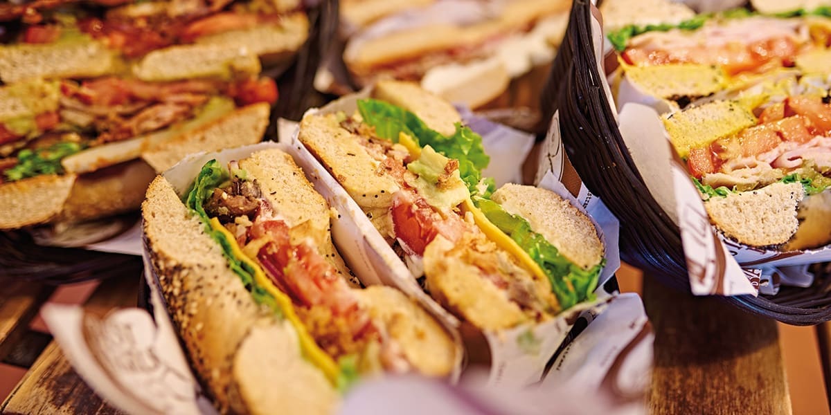 découvrez les meilleurs bagels de paris : nos adresses préférées pour savourer des bagels authentiques, originaux et gourmands dans la capitale, à déguster sur place ou à emporter.