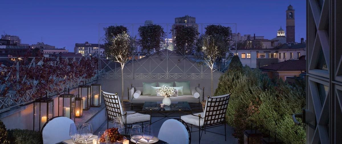 découvrez les adresses incontournables de la milan fashion week : lieux tendance, boutiques emblématiques et restaurants prisés pour vivre pleinement l'expérience mode milanaise.
