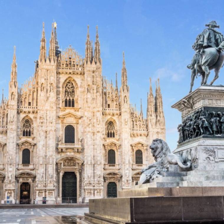 découvrez notre guide essentiel sur la mode à milan : tendances actuelles, conseils de style, lieux incontournables et astuces pour adopter l’élégance milanaise. inspirez-vous du chic italien dès aujourd’hui !