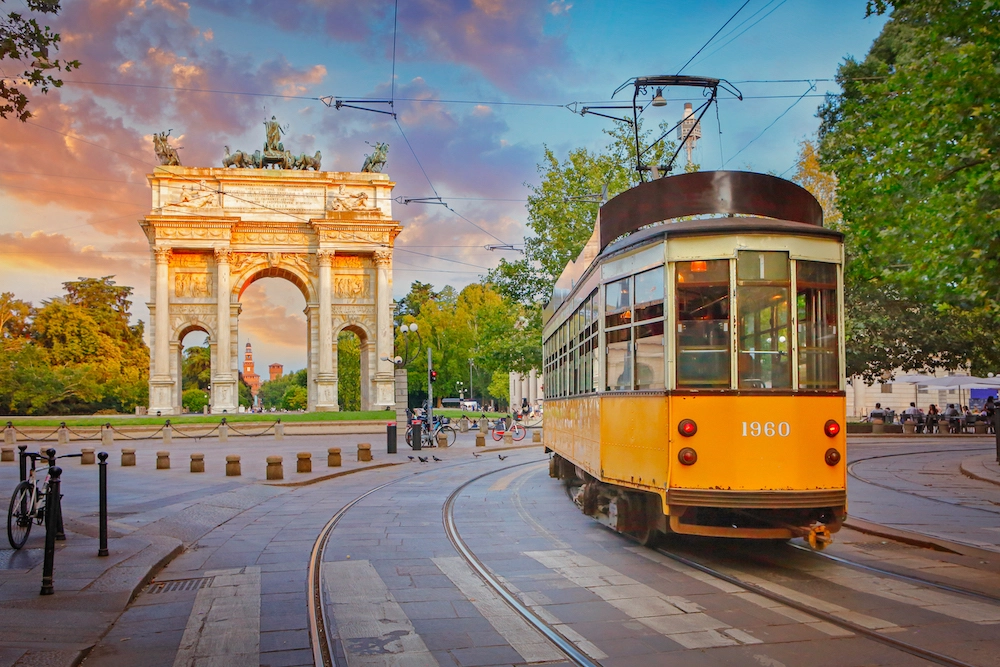 découvrez notre guide essentiel sur la mode à milan : tendances, conseils, adresses incontournables et astuces pour adopter le style milanais avec élégance.