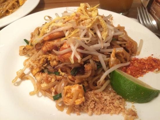découvrez où savourer un délicieux pad thaï à paris : les meilleures adresses, saveurs authentiques et conseils pour déguster ce plat thaïlandais incontournable dans la capitale.