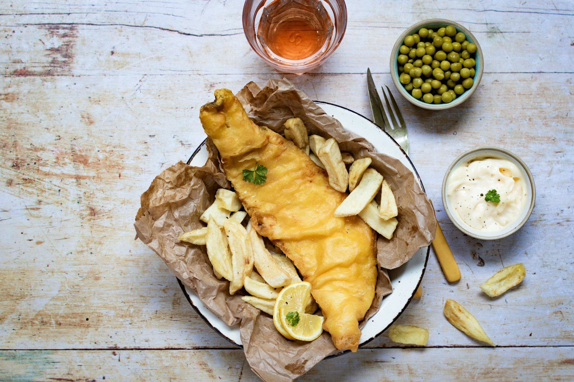 découvrez les plats londoniens incontournables : une sélection gourmande de spécialités typiques à savourer lors de votre séjour à londres.