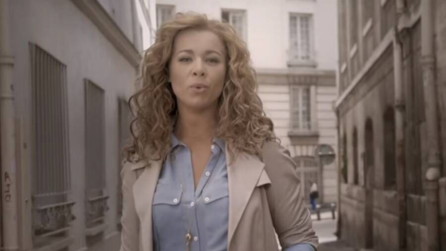 découvrez l’incroyable transformation de chimène badi, de ses débuts à aujourd’hui : métamorphose physique, évolution artistique et nouveaux projets pour la chanteuse française.