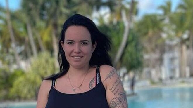découvrez comment elle a transformé sa vie en perdant 80 kilos après avoir vu sa photo de mariage, une histoire inspirante de détermination et de changement.