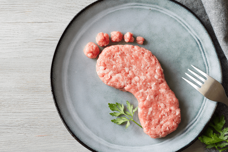 découvrez comment réduire votre consommation de viande peut bénéficier à la fois à la planète et à votre santé grâce à des conseils simples et efficaces.