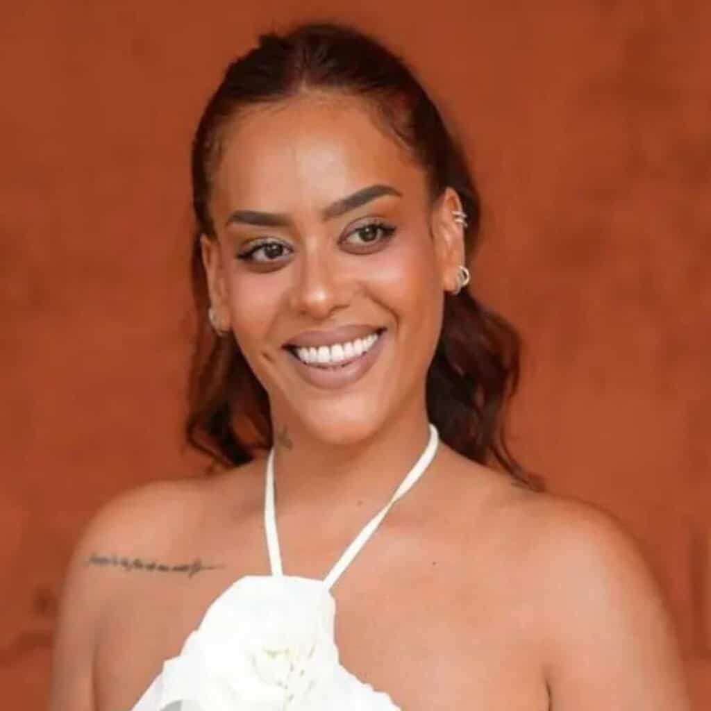 amel bent met en garde contre une fraude liée aux produits amaigrissants, alertant le public sur les dangers et les arnaques autour de ces compléments.
