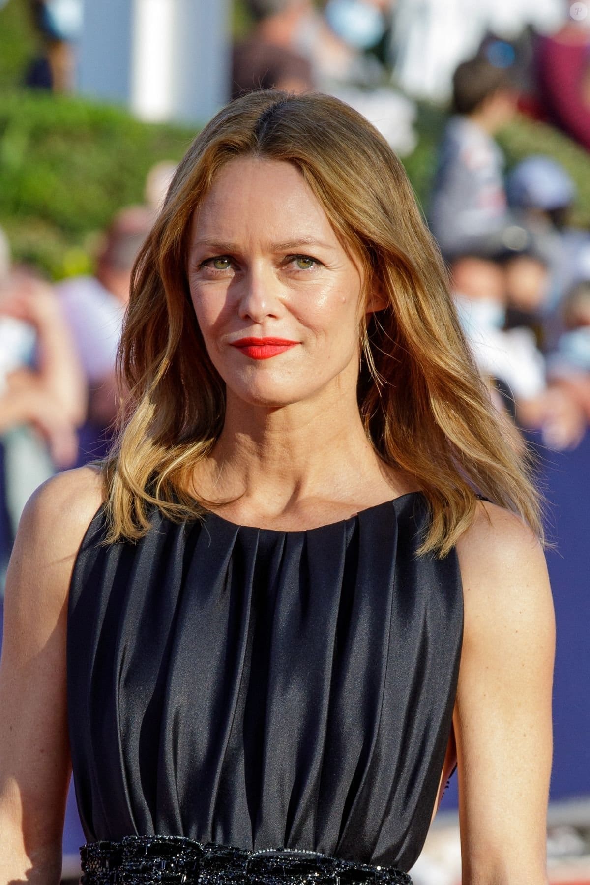 découvrez la méthode ventre plat de vanessa paradis pour tonifier votre abdomen et retrouver une silhouette harmonieuse grâce à des exercices simples et efficaces.