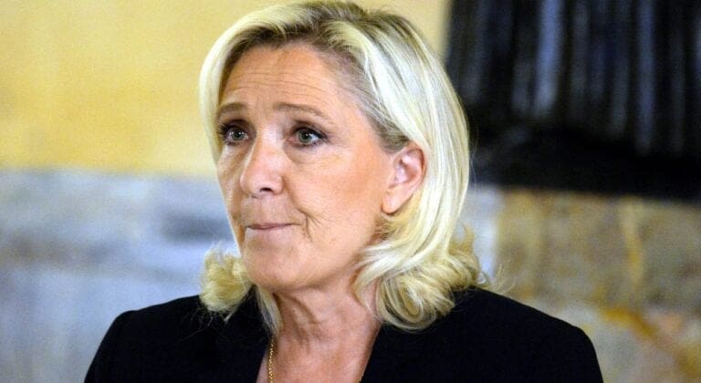 katrina patchett partage son combat contre la boulimie, témoignant de son parcours inspirant pour surmonter cette maladie.