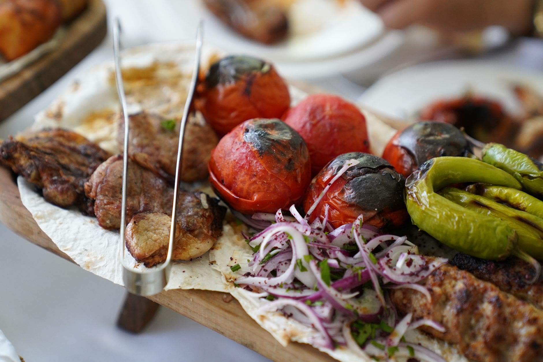 assiette viande grillée thermomètre